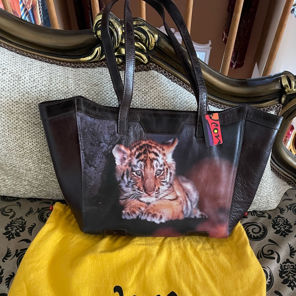 Tote bag